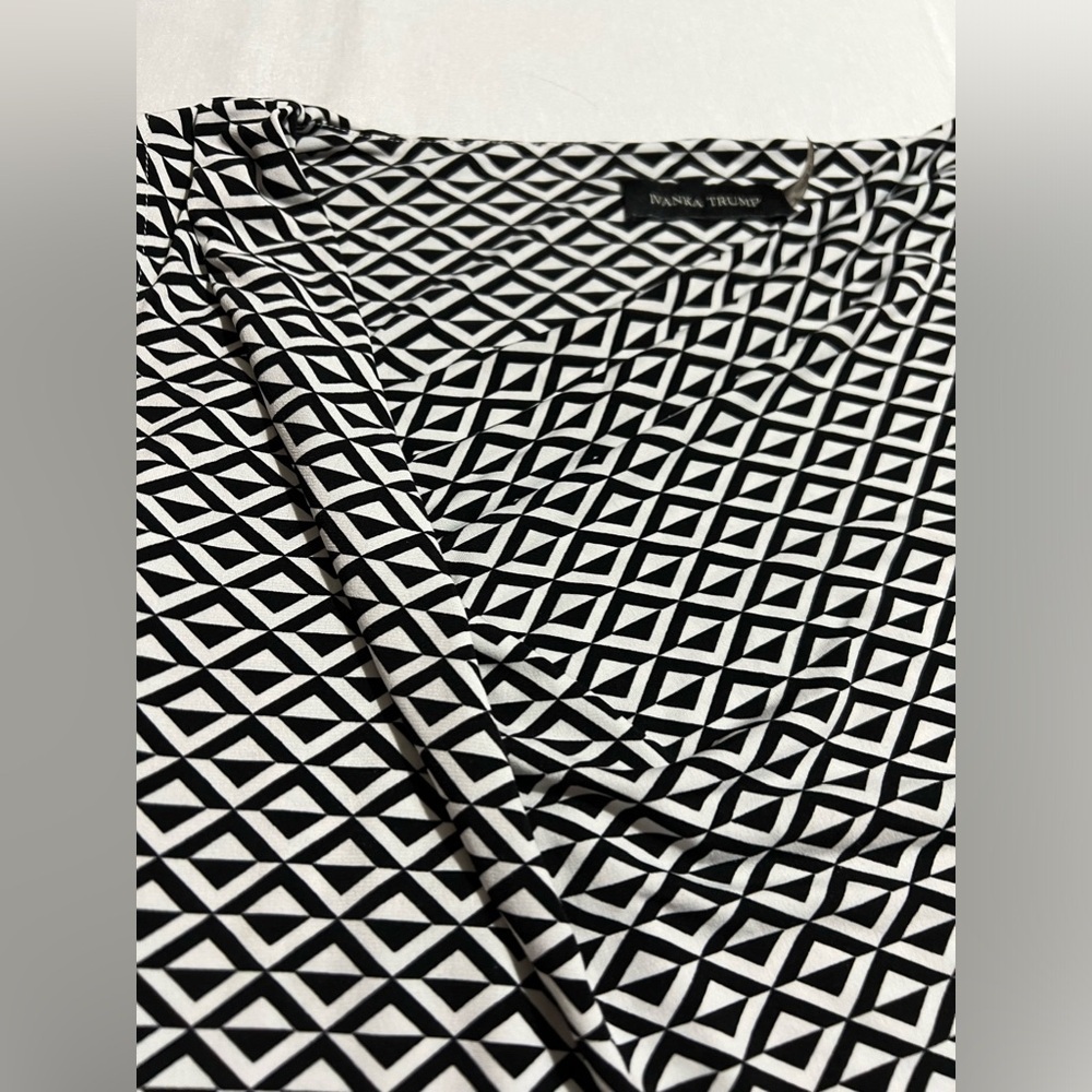 Ivanka Trump Sleeveless Blouse Top, Large - Picture 9 of 10